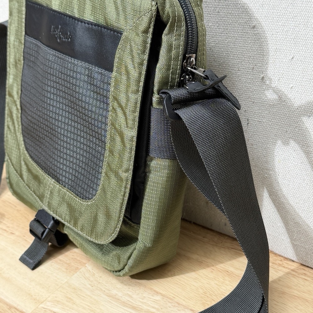 Eagle Creek Travel Crossbody Messenger Bag Green Organizer Passport Utility - Picture 4 of 13